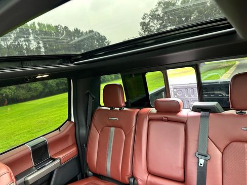 Used 2022 Ford F250 Platinum w/ Tremor Off-Road Package AWD/4WD image 18
