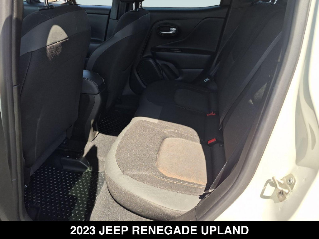 Used 2023 Jeep Renegade Latitude AWD/4WD image 16