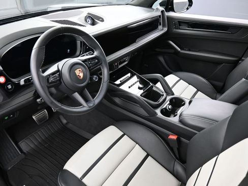 Certified 2025 Porsche Cayenne GTS image 4