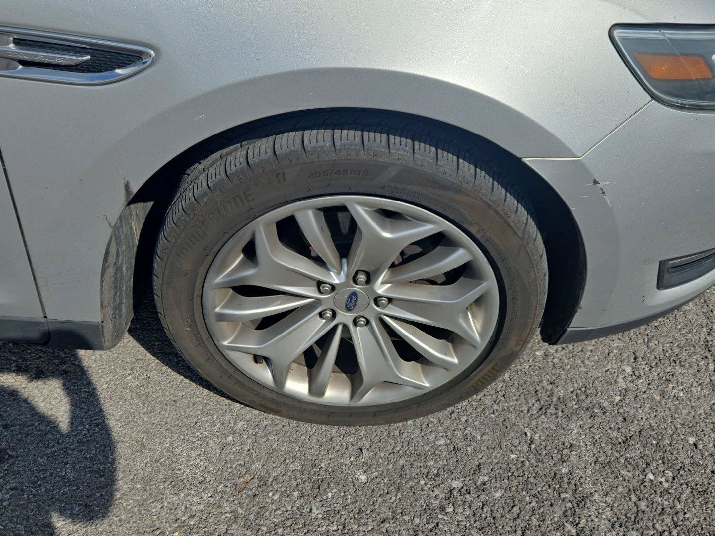 Used 2015 Ford Taurus Limited FWD image 9