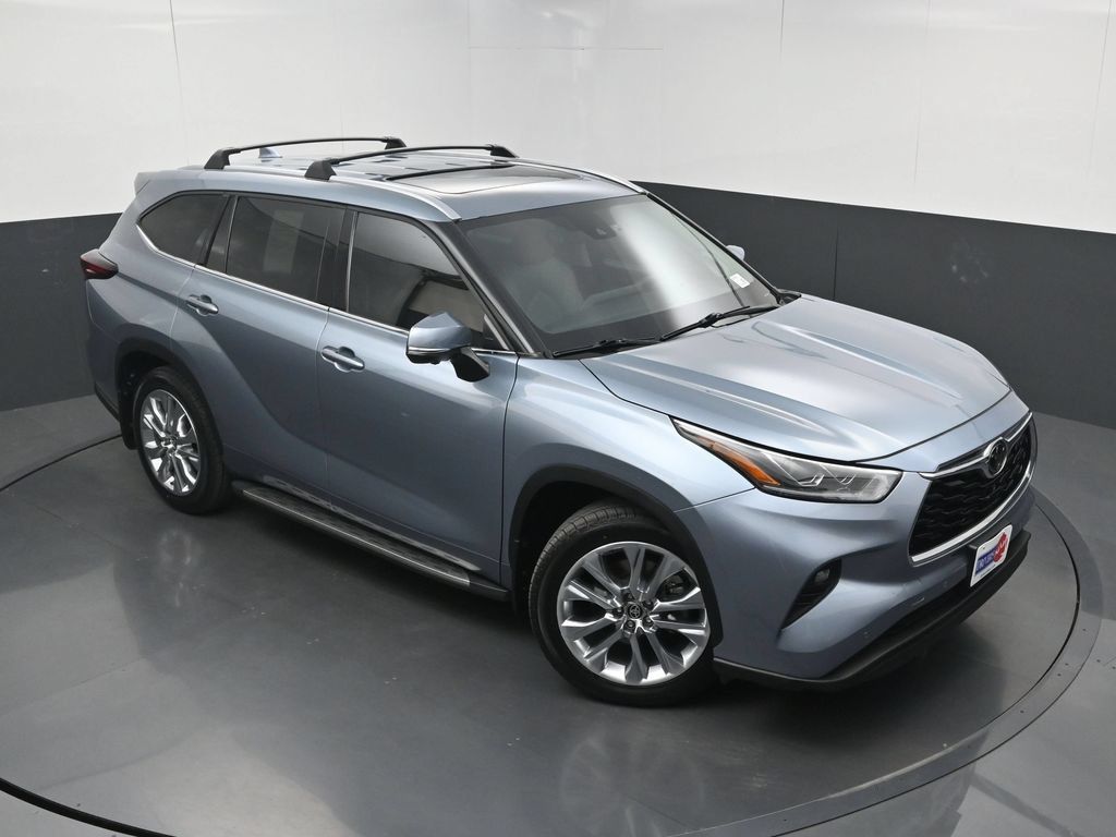 Used 2024 Toyota Highlander Limited FWD image 35