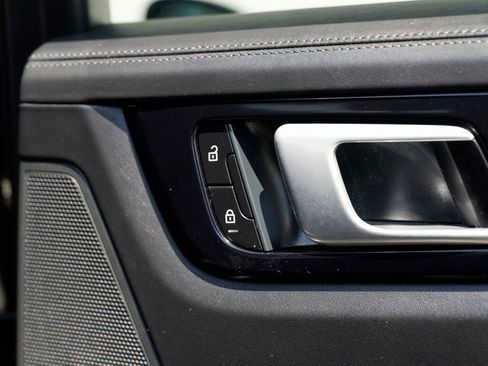 Used 2022 Porsche Cayenne Turbo image 42