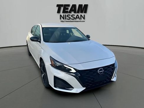 Certified 2025 Nissan Altima 2.5 SR AWD/4WD image 5