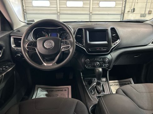 Used 2021 Jeep Cherokee Latitude FWD image 4