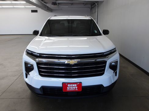 Used 2025 Chevrolet Traverse LT w/ Driver Confidence Package FWD image 6