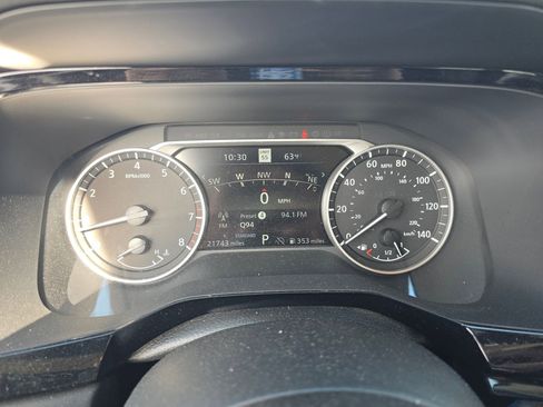 Used 2024 Nissan Pathfinder SL image 16