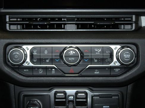 New 2026 Jeep Gladiator Sport image 20