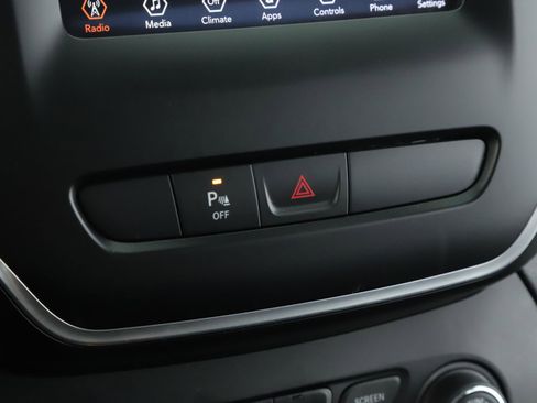 Used 2019 Jeep Cherokee Latitude Plus AWD/4WD image 13