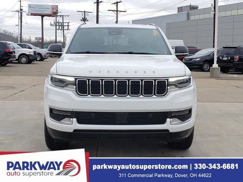 Used 2023 Jeep Wagoneer 4WD w/ Premium Group I image 3