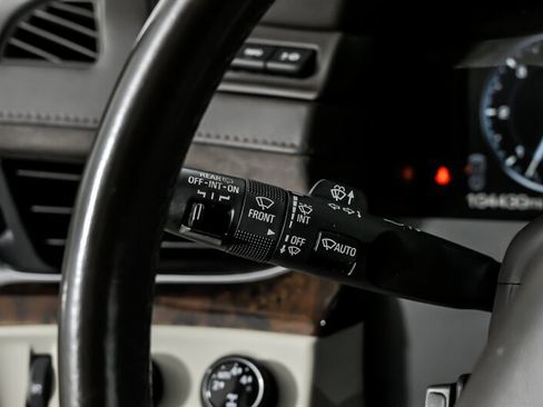 Used 2015 Cadillac Escalade Premium image 28