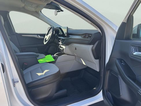 Used 2024 Ford Escape SE image 33