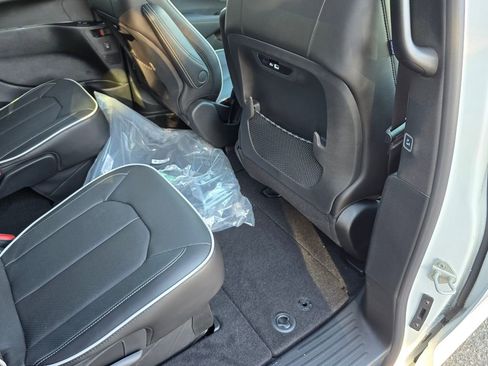 New 2026 Chrysler Pacifica Limited w/ S Appearance Package image 31