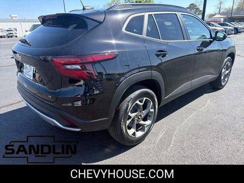 New 2026 Chevrolet Trax LT w/ Driver Confidence Package FWD image 7