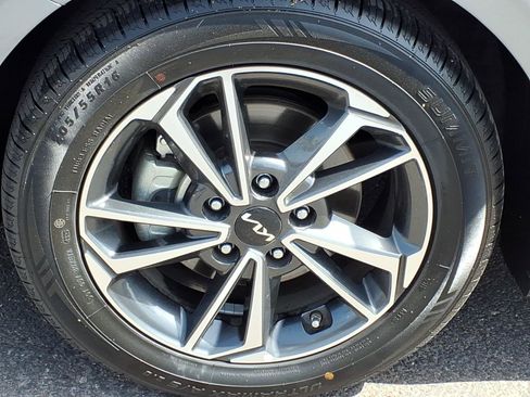 Used 2022 Kia Forte LXS FWD image 9