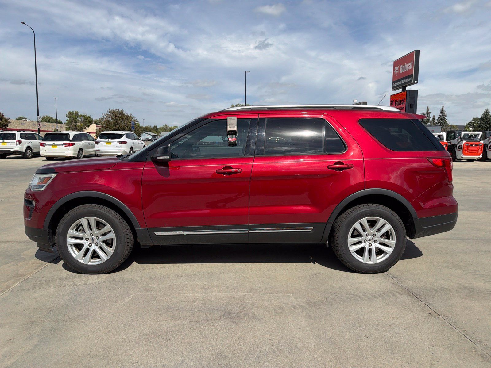 Used 2018 Ford Explorer XLT w/ Equipment Group 202A AWD/4WD image 5