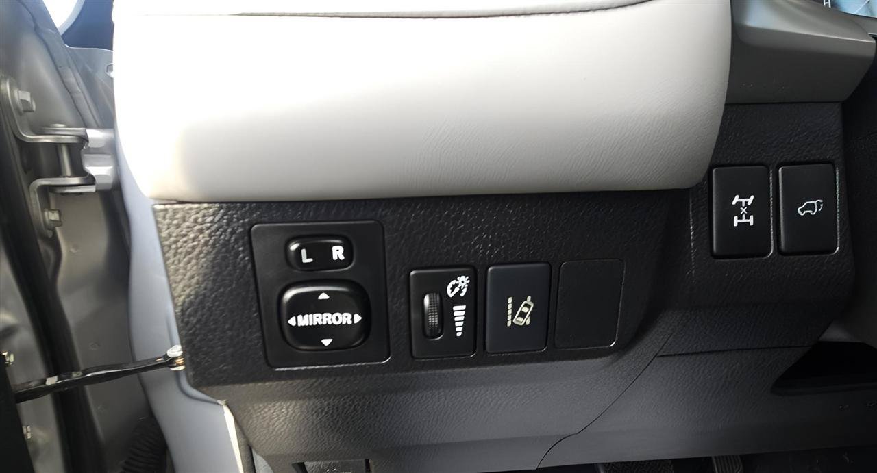 Used 2018 Toyota RAV4 XLE AWD/4WD image 10