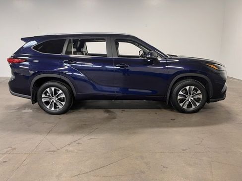 Used 2023 Toyota Highlander L image 2