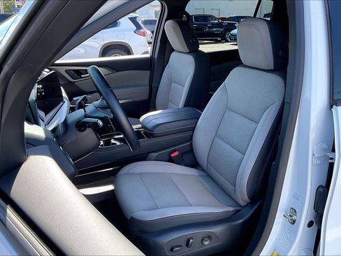 Used 2025 Chevrolet Traverse LT AWD/4WD image 22