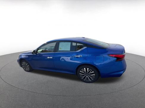 Used 2025 Nissan Altima 2.5 SV image 10