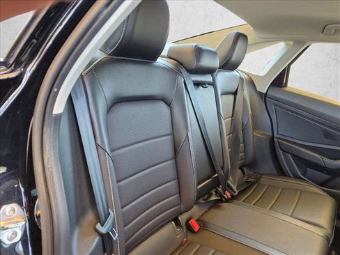 Used 2023 Volkswagen Jetta SE w/ Panoramic Sunroof Package FWD image 17