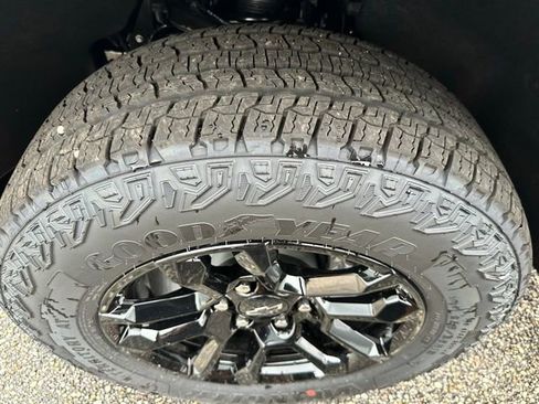 New 2025 Chevrolet Colorado Z71 w/ Midnight Edition image 15