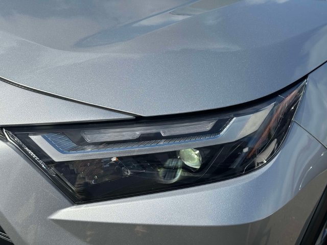 Used 2022 Toyota RAV4 XLE AWD/4WD image 11