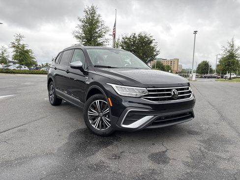 Used 2024 Volkswagen Tiguan Wolfsburg Edition FWD image 2