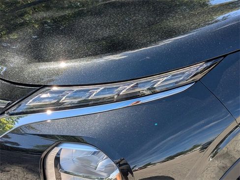 New 2025 Mitsubishi Outlander SE image 9