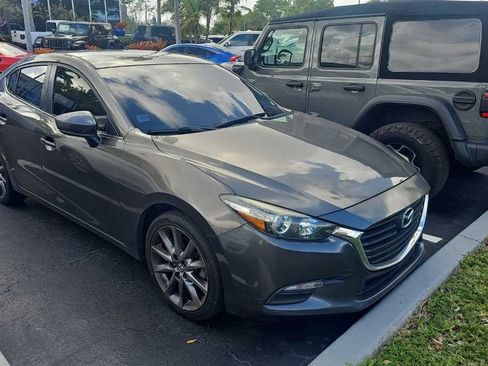 Used 2018 MAZDA MAZDA3 Touring image 4