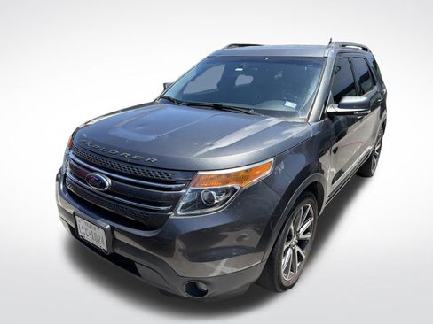 Used 2015 Ford Explorer XLT w/ Equipment Group 202B FWD image 1