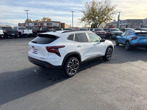 New 2026 Chevrolet Trax RS w/ Sunroof Package FWD image 7