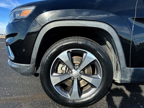 Used 2019 Jeep Cherokee Limited w/ Technology Group image 10