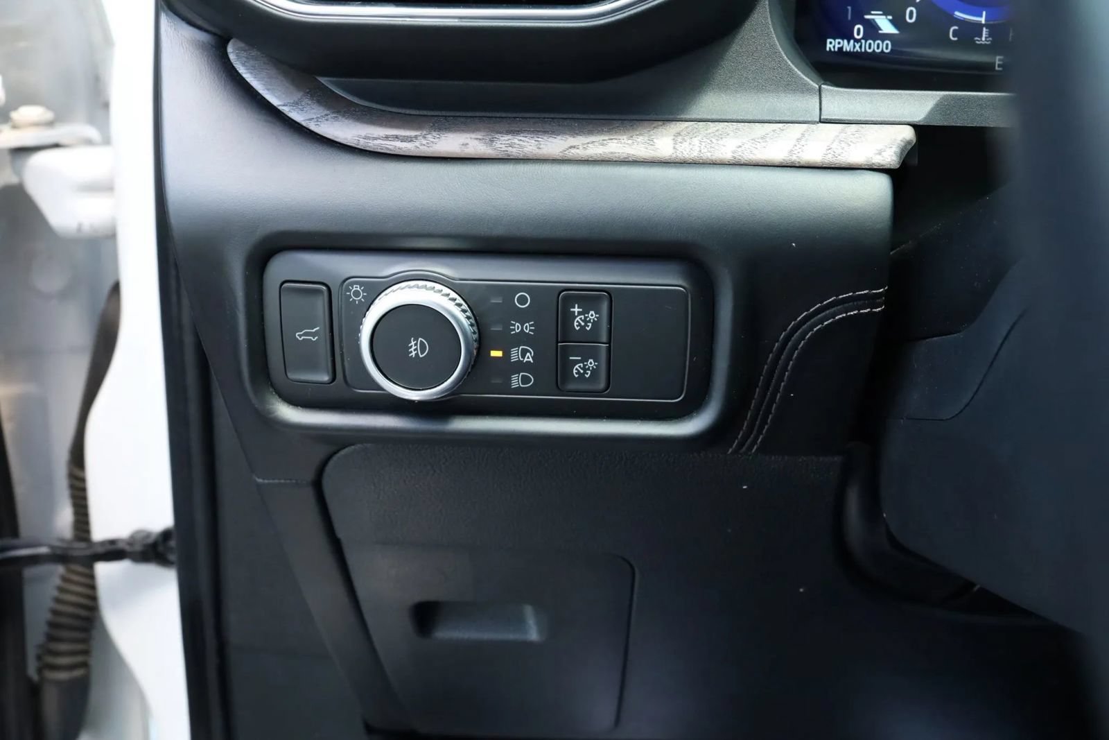 Used 2020 Ford Explorer Platinum w/ Premium Technology Package AWD/4WD image 24