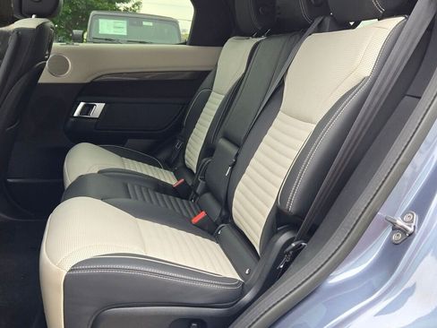 Used 2023 Land Rover Discovery HSE R-Dynamic image 19