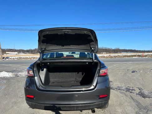 Used 2017 Toyota Yaris iA image 12