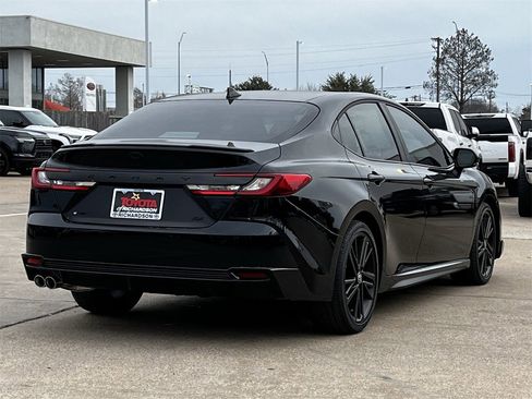 Used 2026 Toyota Camry XLE w/ Convenience Package image 4