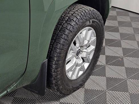 Used 2022 Nissan Frontier SV image 5