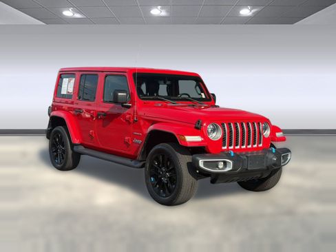 Used 2023 Jeep Wrangler Unlimited Sahara w/ Cold Weather Group AWD/4WD image 11