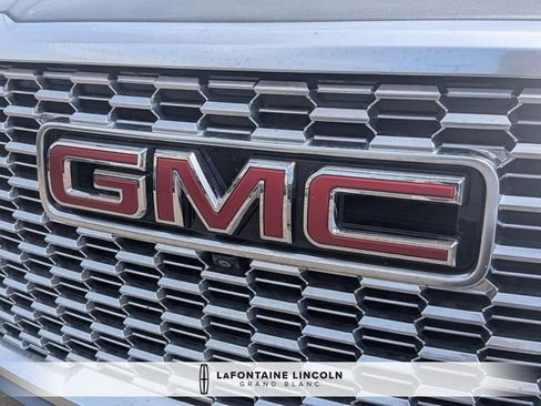 Used 2021 GMC Yukon Denali w/ Denali Premium Package AWD/4WD image 9