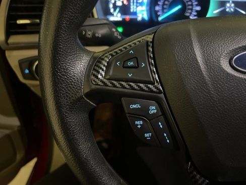 Used 2020 Ford Fusion SE image 9