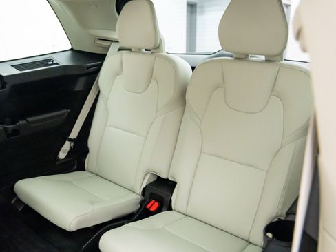 Used 2023 Volvo XC90 B6 Plus w/ Protection Package Premier image 21