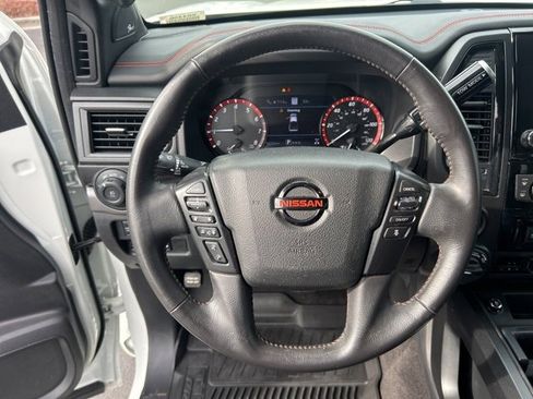 Used 2022 Nissan Titan PRO-4X w/ Pro-4x Convenience Package image 19