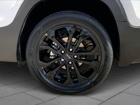 Used 2022 GMC Terrain SLE w/ Elevation Edition image 10