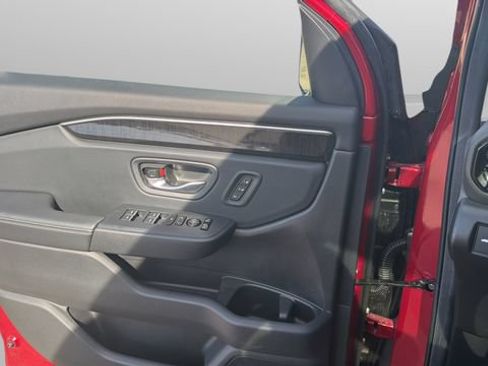 Certified 2025 Honda Pilot Elite image 25