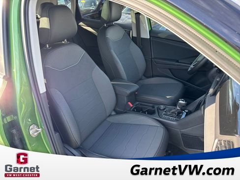 New 2025 Volkswagen Taos SE image 18