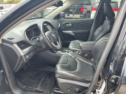 Used 2018 Jeep Cherokee Trailhawk w/ Quick Order Package 27L AWD/4WD image 14