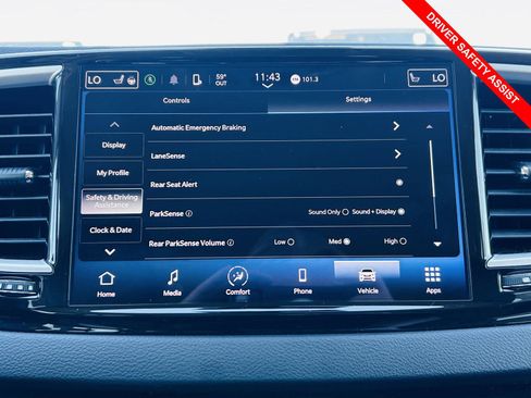 Used 2023 Chrysler Pacifica Touring-L image 7