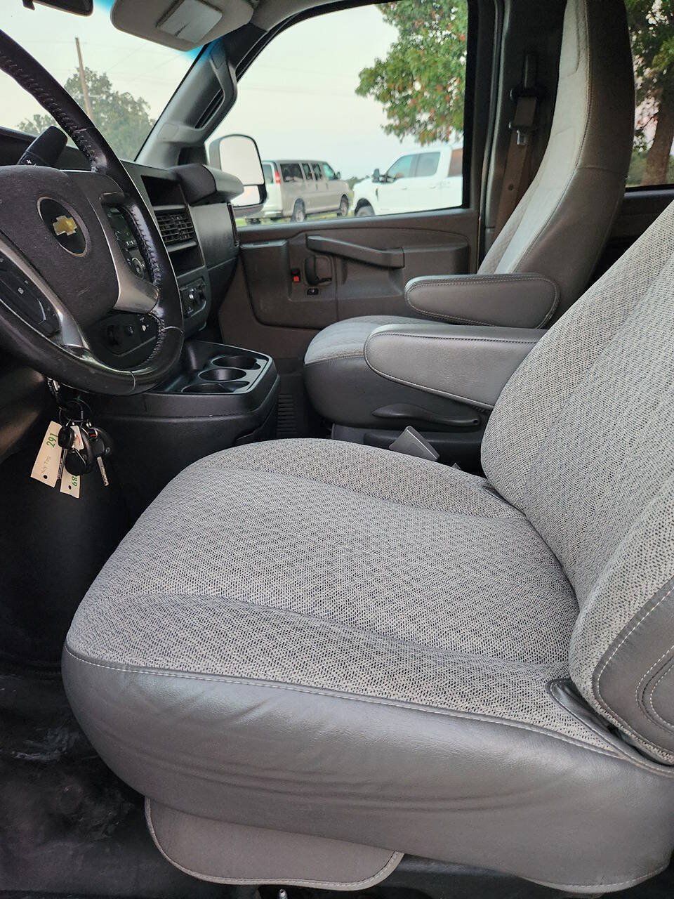 Used 2019 Chevrolet Express 3500 LS RWD image 9