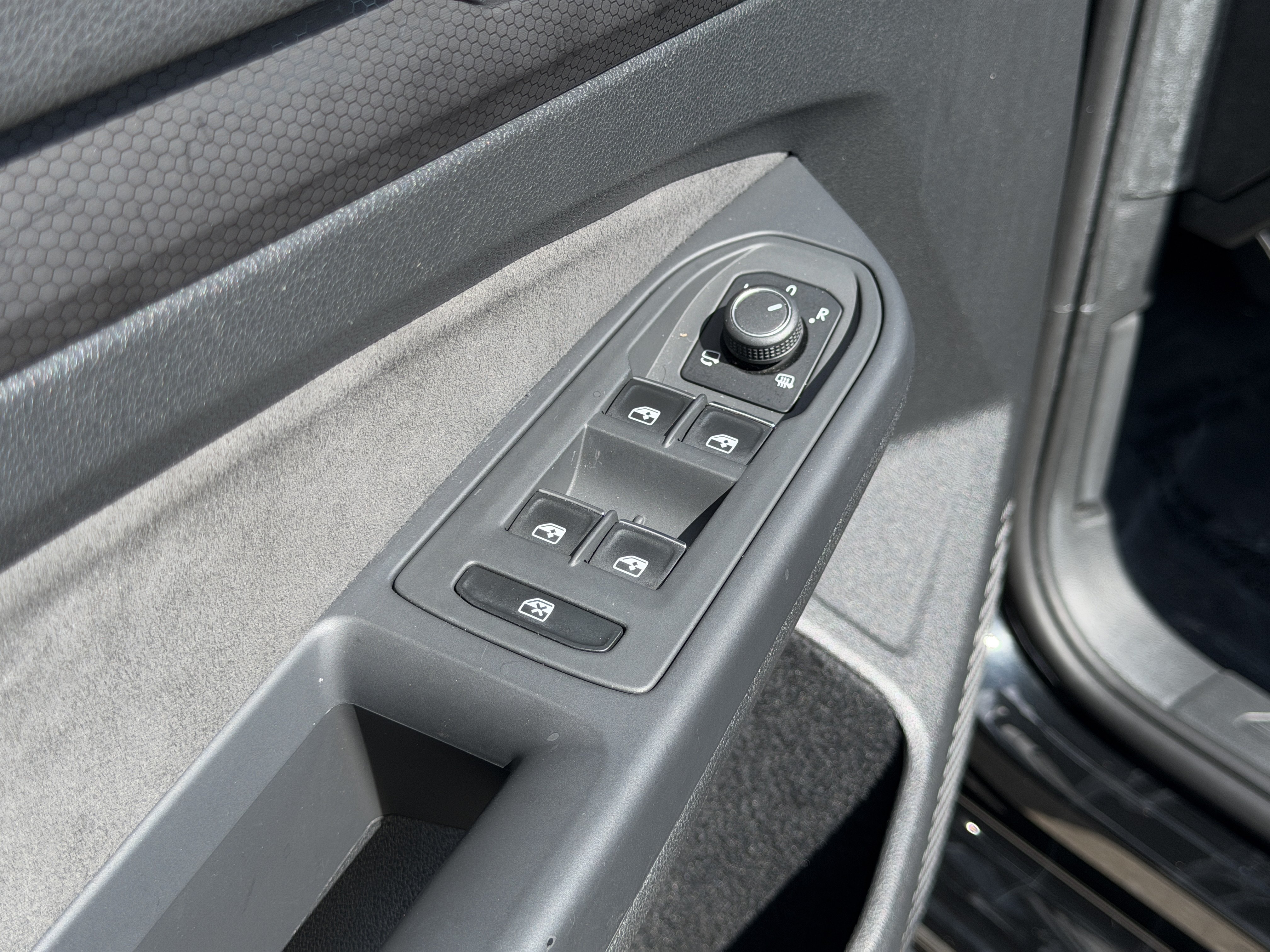 Certified 2024 Volkswagen GTI S FWD image 18