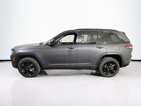 Used 2023 Jeep Grand Cherokee Altitude image 8